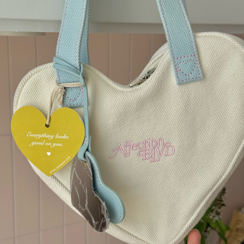 ❌SOLD❌Affection Blvd x Lang Heart Shaped Shoulder Bag